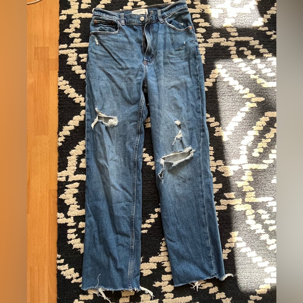 Abercrombie and fitch ultra high rise 90s straight leg.